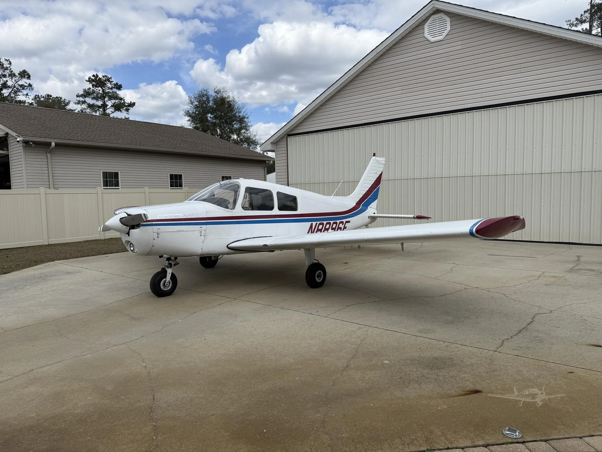 Exterior view of a 1976 PIPER CHEROKEE 140, N833WT.