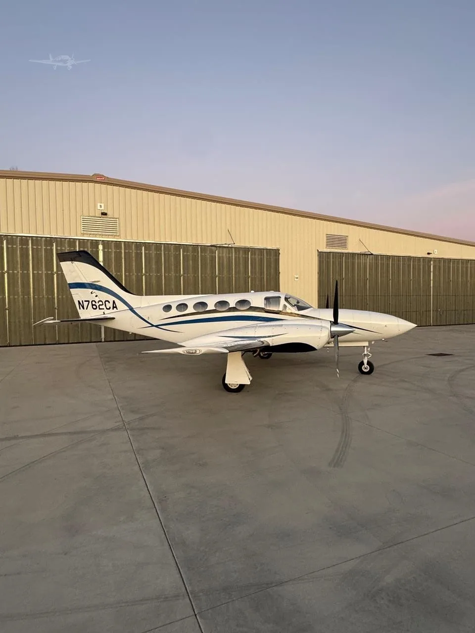Exterior view of a 1982 CESSNA 421C, N762CA.
