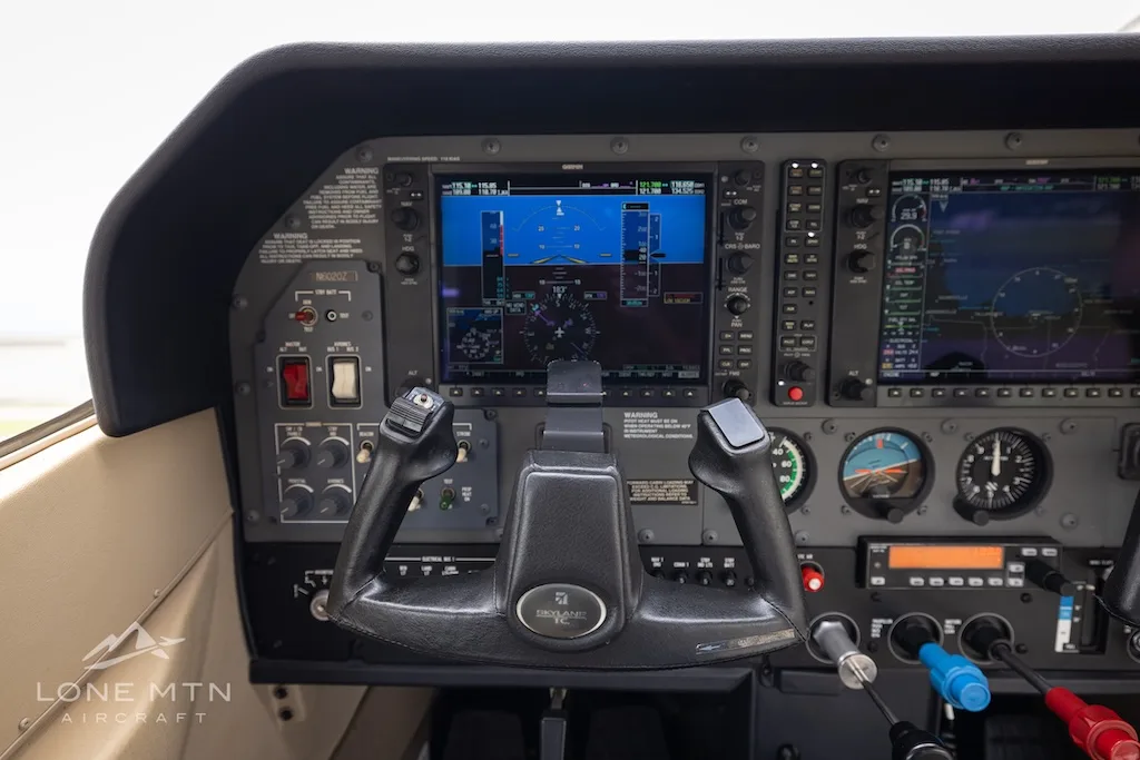 Cockpit and instrument panel of a 2006 Cessna T182T Skylane TC.