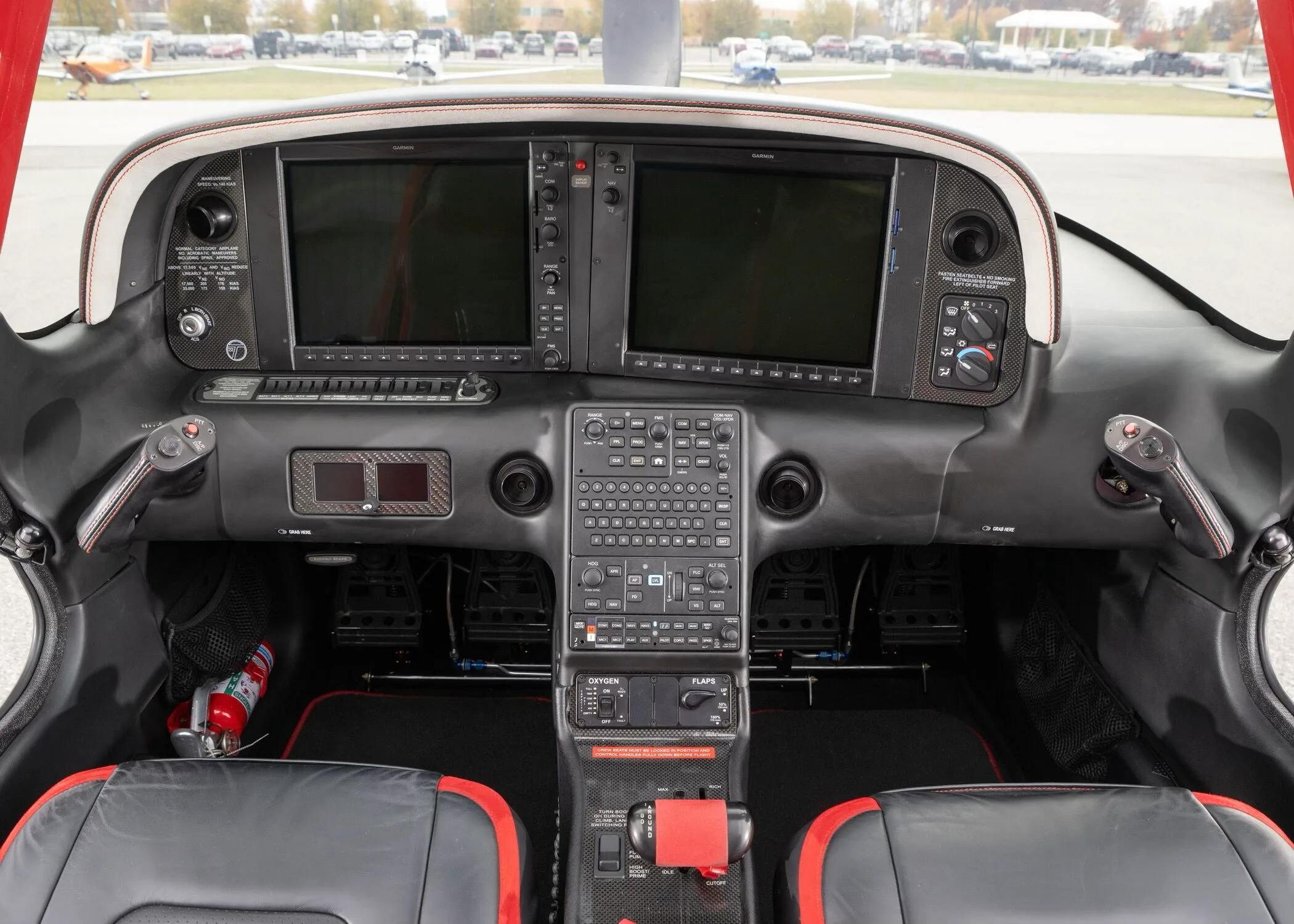 Cockpit and instrument panel of a 2020 Cirrus SR22-G6 TURBO.