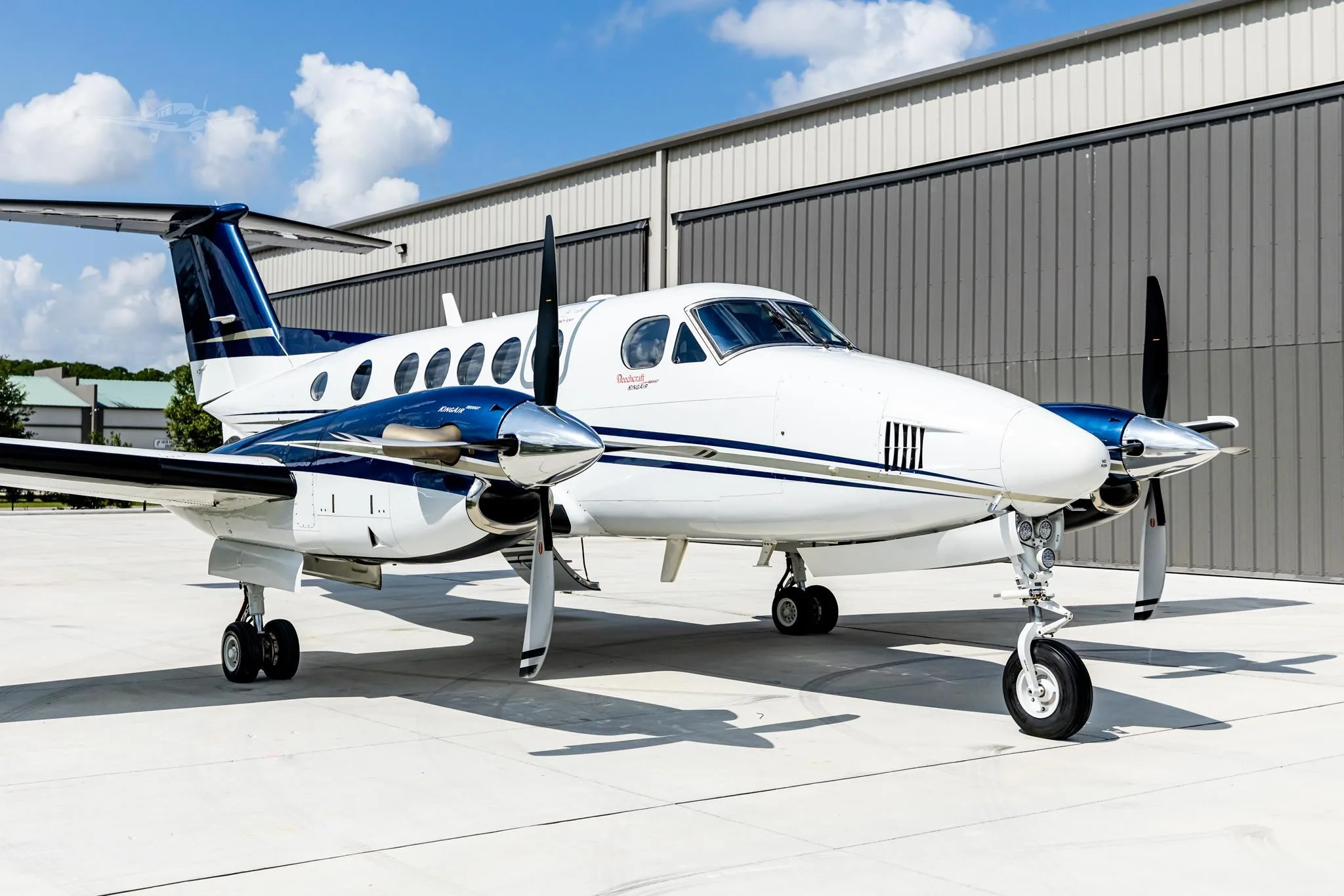 Exterior view of a 2009 BEECHCRAFT KING AIR B200GT.