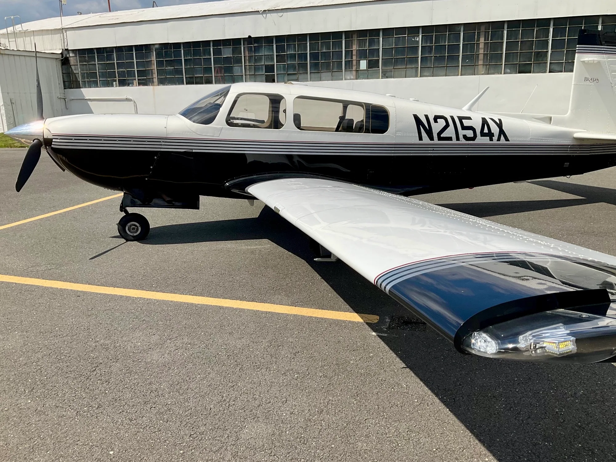 Cabin interior of a 1998 Mooney M20M Bravo.