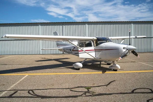 Exterior view of a 2002 Cessna 182T.