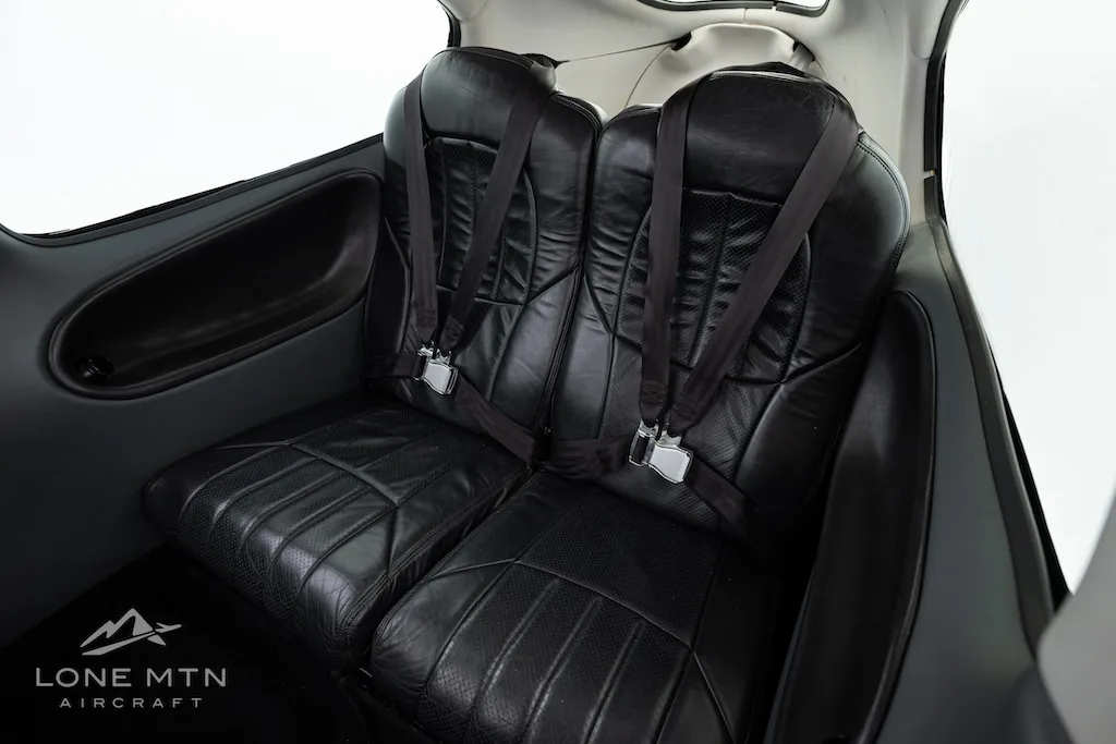 Cabin interior of a 2006 Cirrus SR20 G2 GTS.