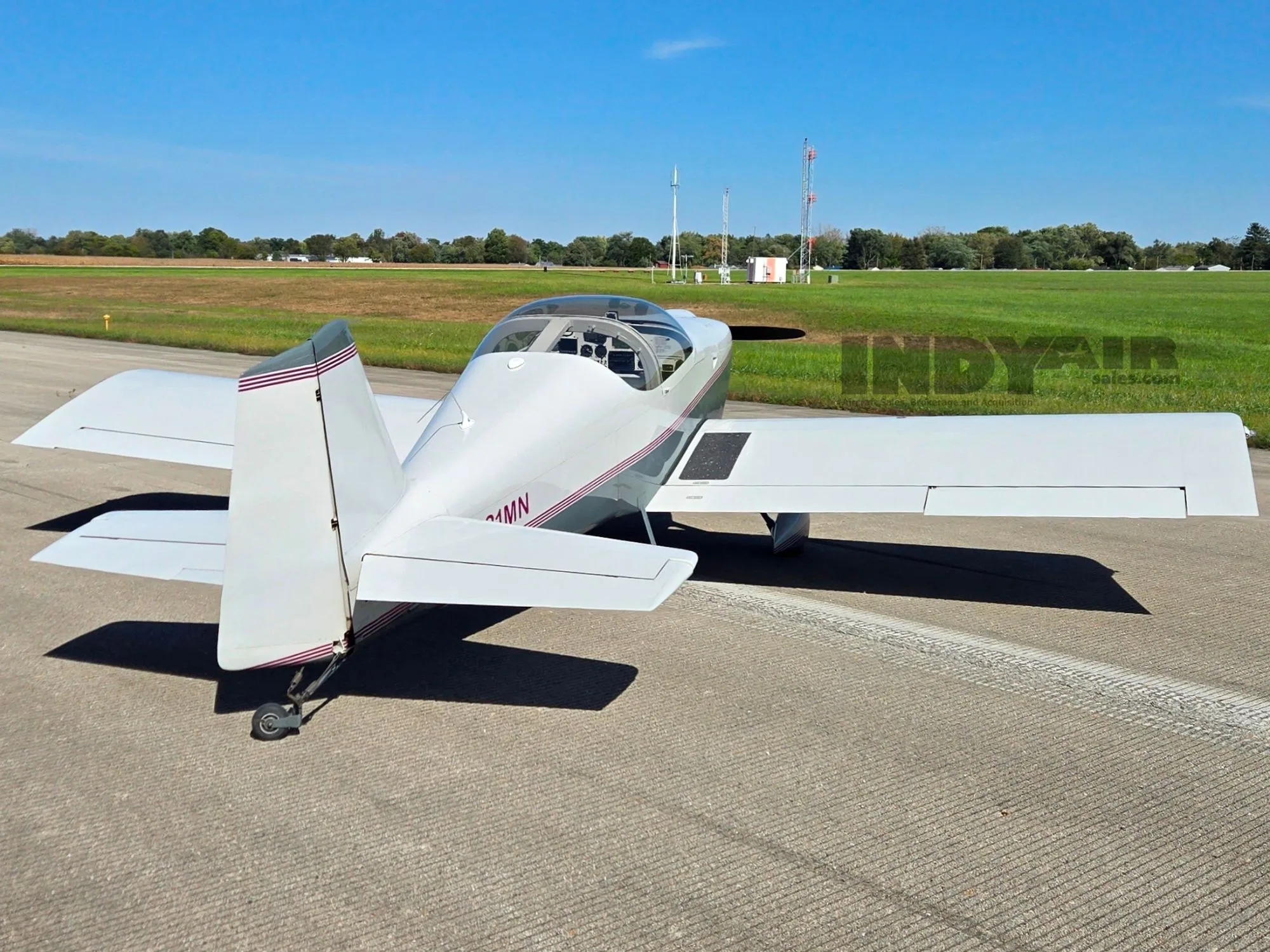 Exterior view of a Van's Aircraft RV6, N121MN.