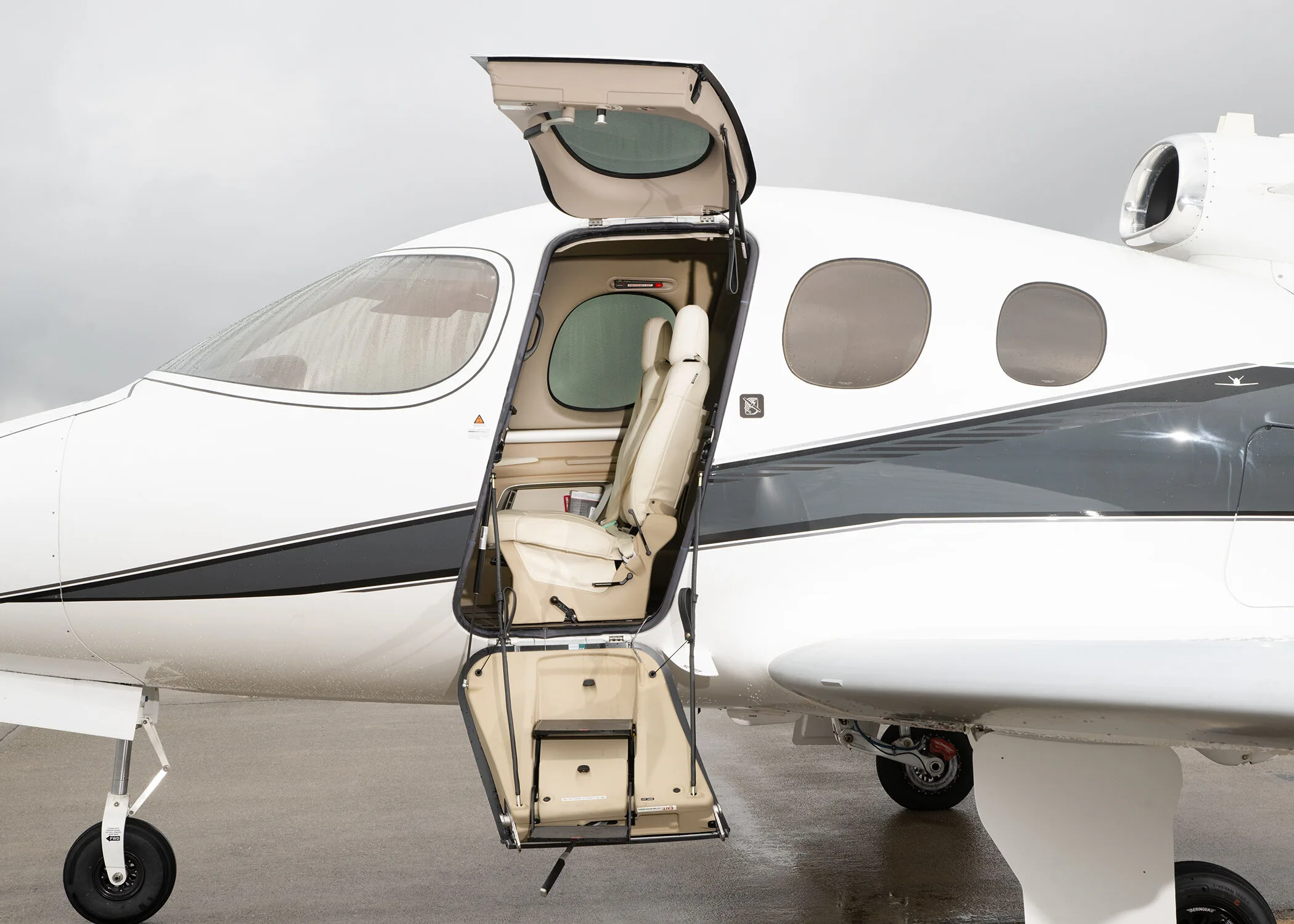 Cabin interior of a 2023 Cirrus SF50 G2+ Elite.