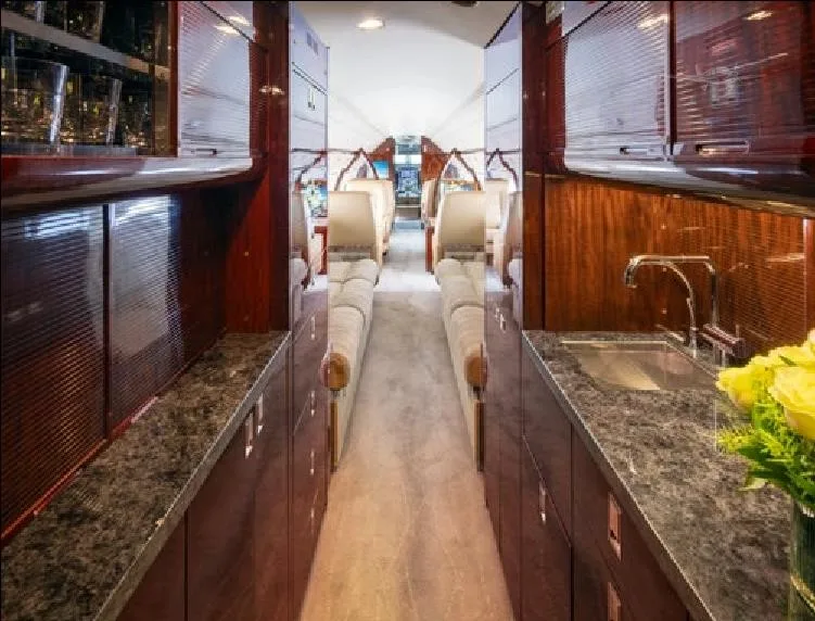 Cabin interior of a 2001 GULFSTREAM GIVSP.