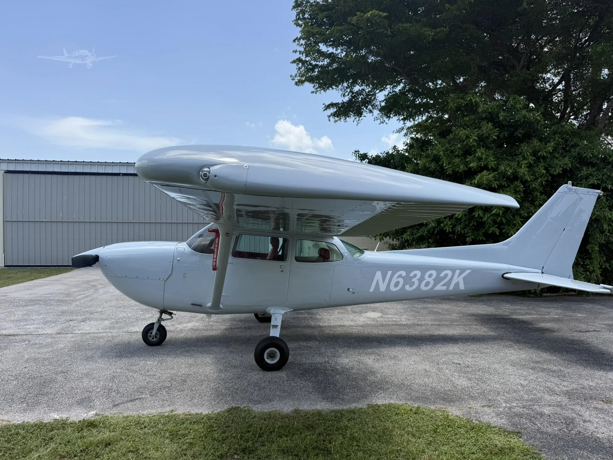 Exterior view of a 1977 CESSNA R172 HAWK XP, N6382K.