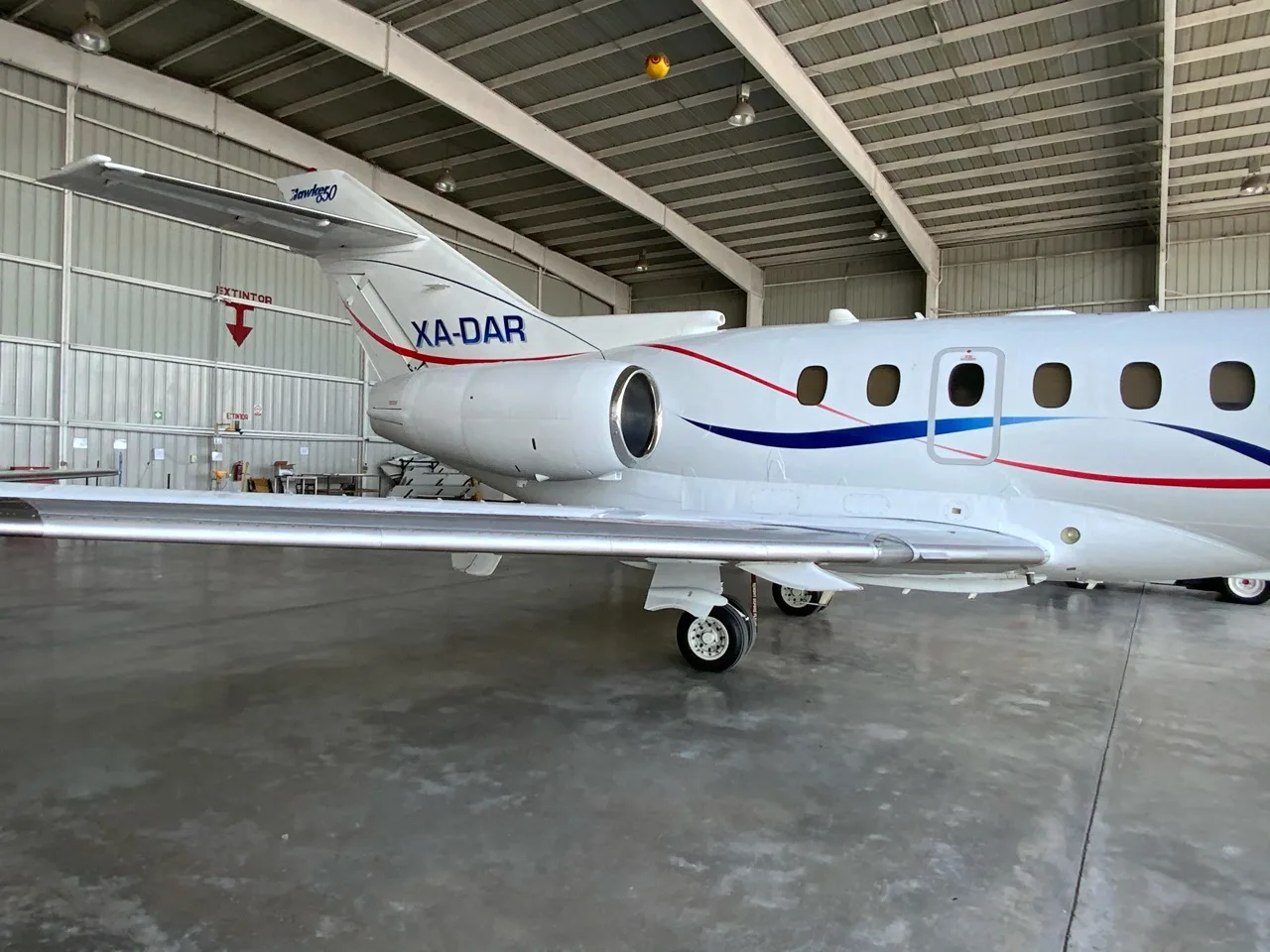 Specification or layout diagram for a Hawker 850xp xa dar.