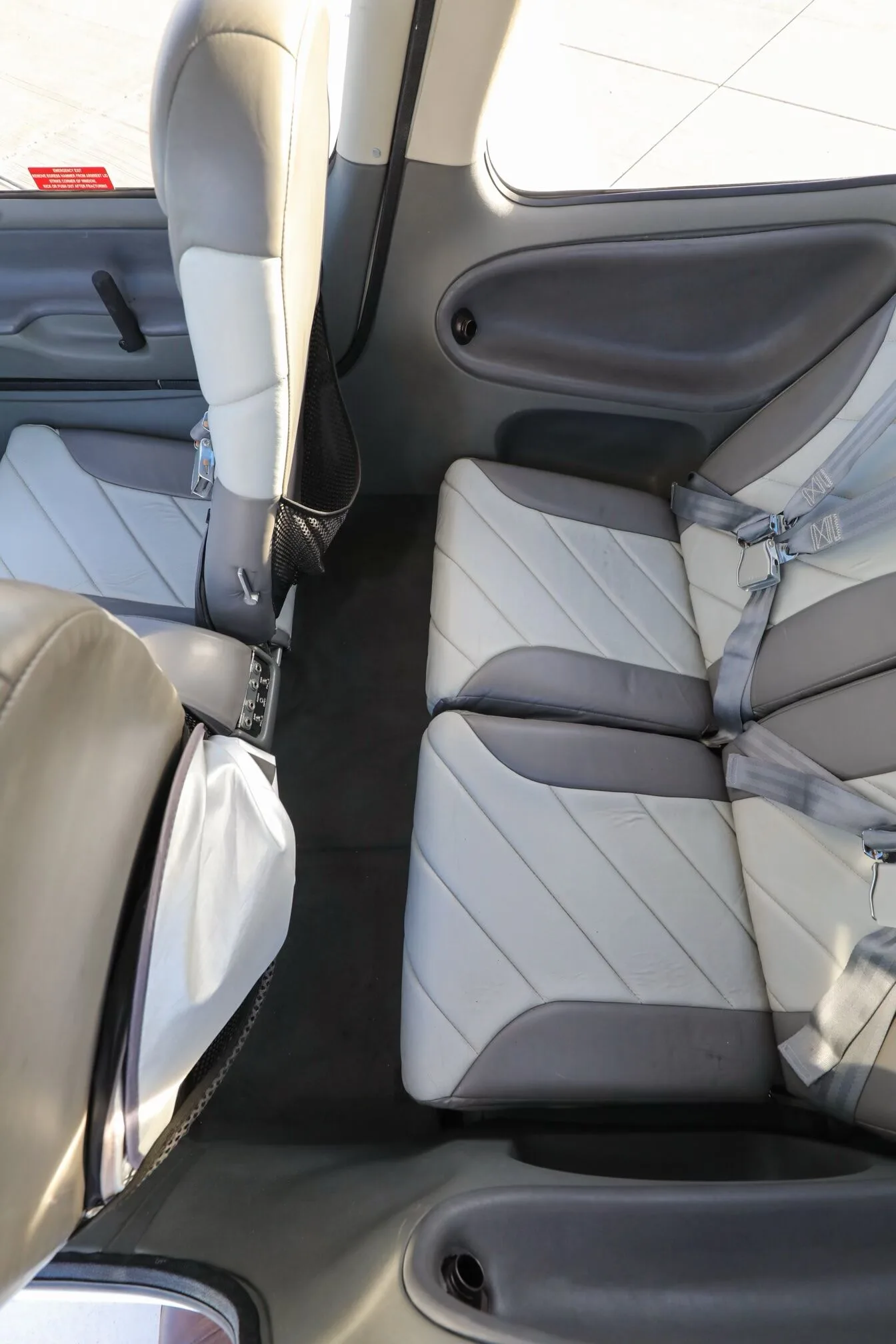 Cabin interior of a Cirrus N501DF SR20-G1 - Aerista.