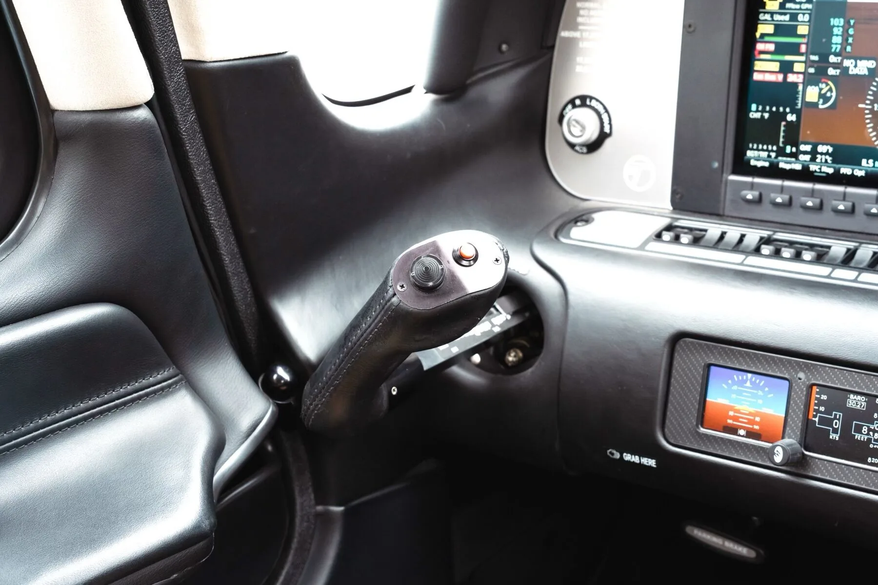 Avionics suite of a 2020 Cirrus SR22-G6 TURBO.