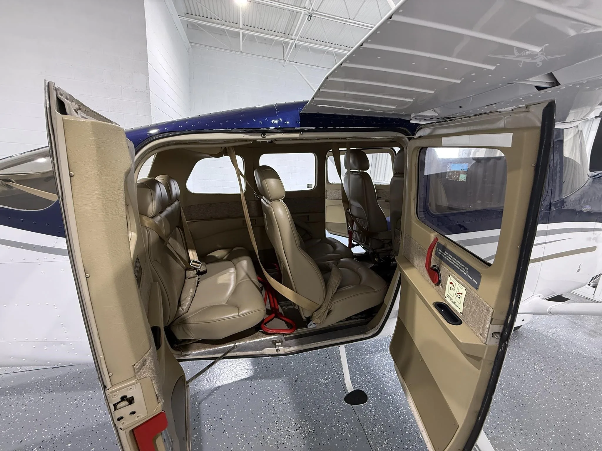 Cabin interior of a 2005 CESSNA 206H STATIONAIR.