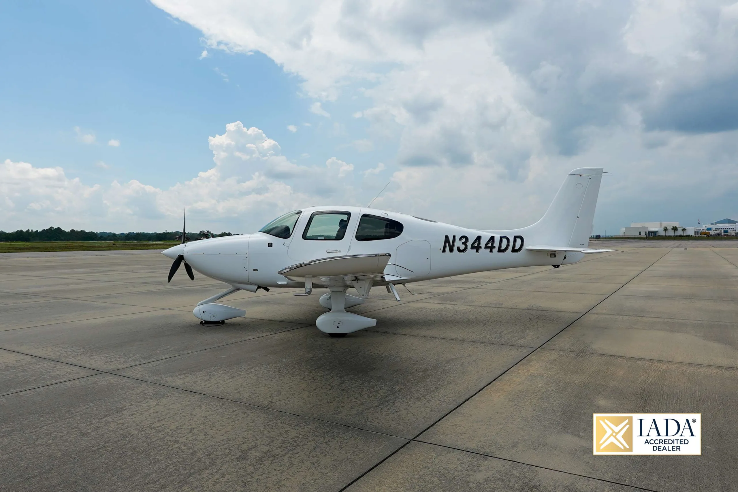 Exterior view of a 2019 Cirrus SR20 G6.