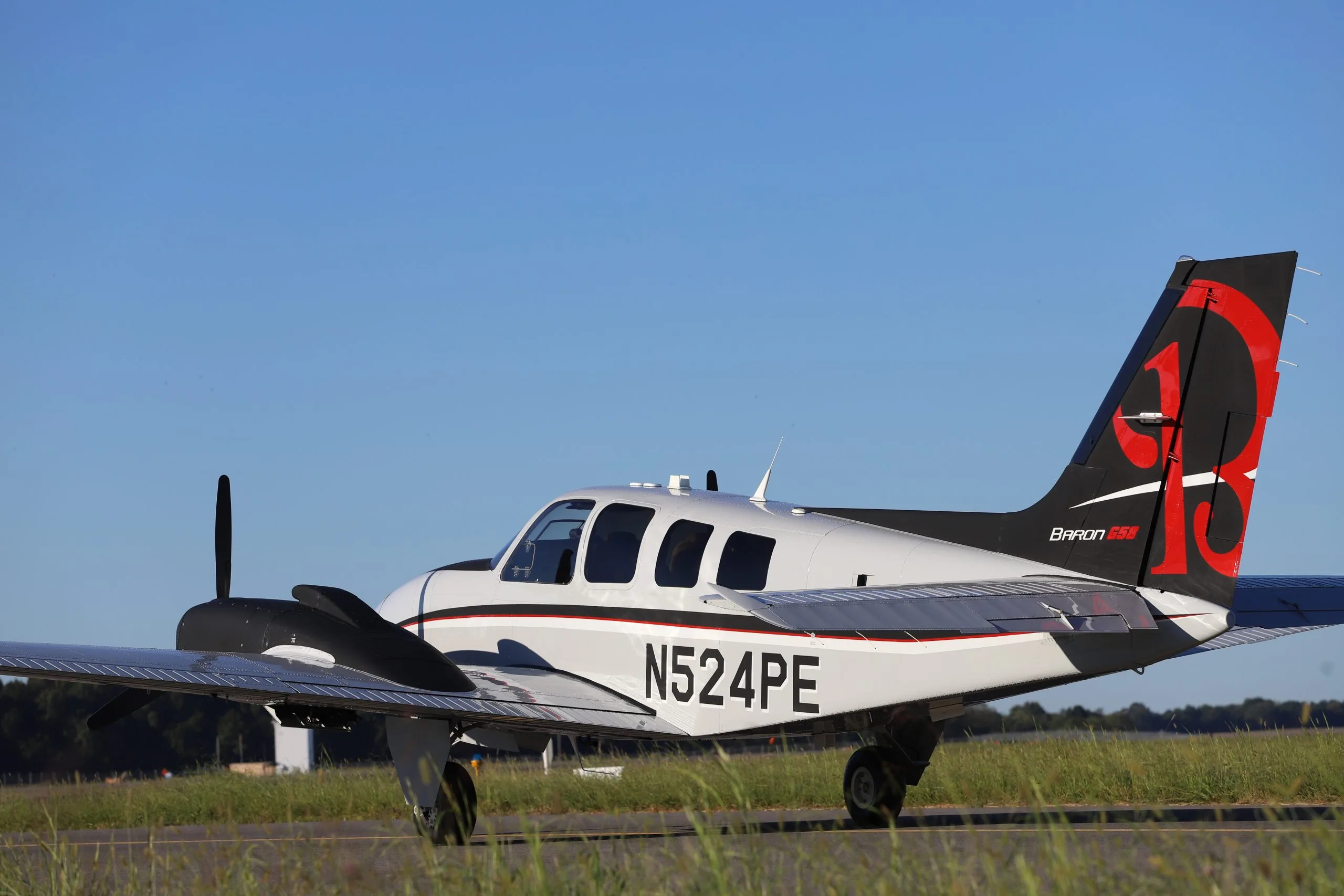 Exterior view of a 2017 Beechcraft G58 BARON.