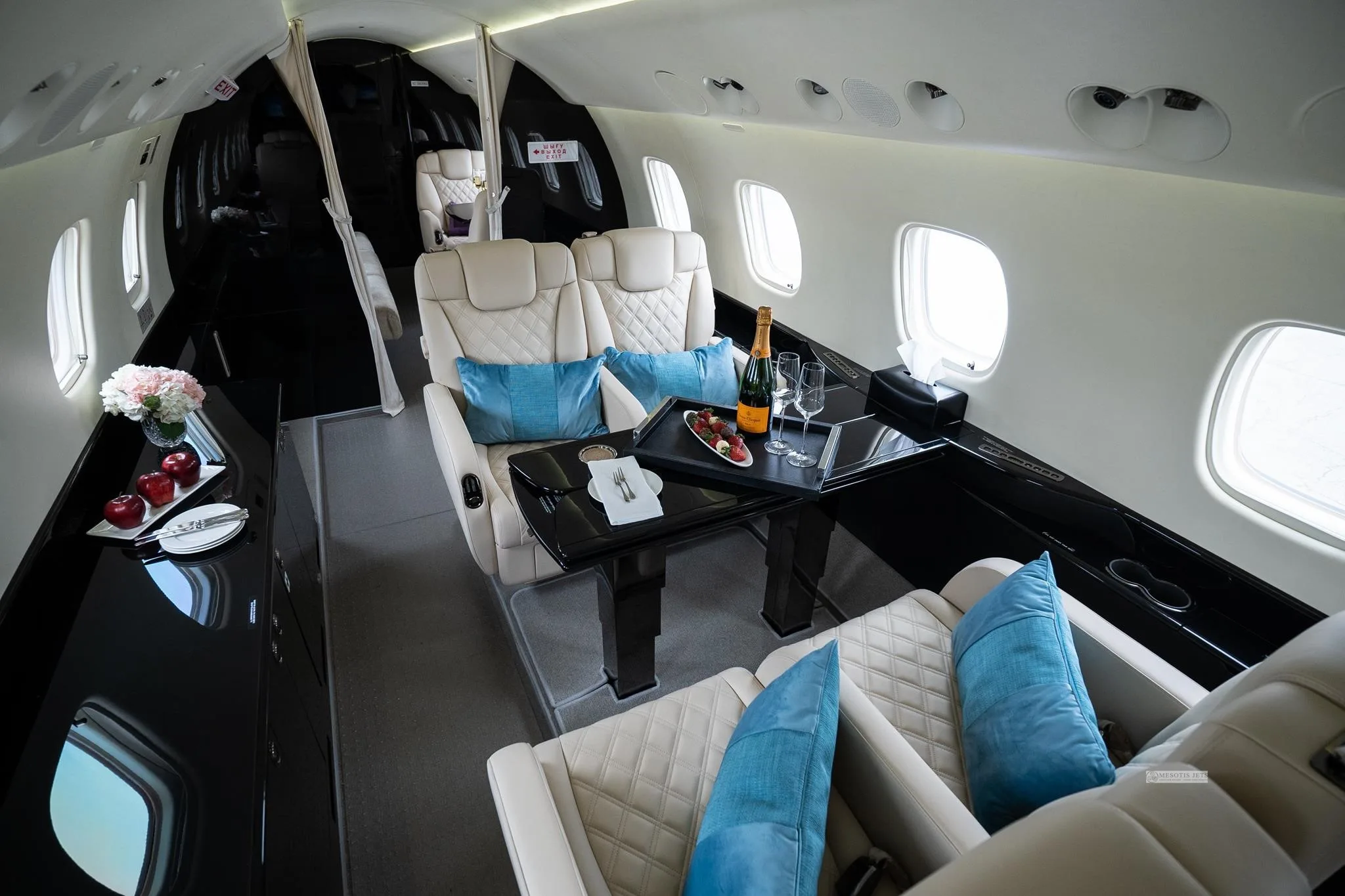UP-EM028 - 2011 Embraer Legacy 650
