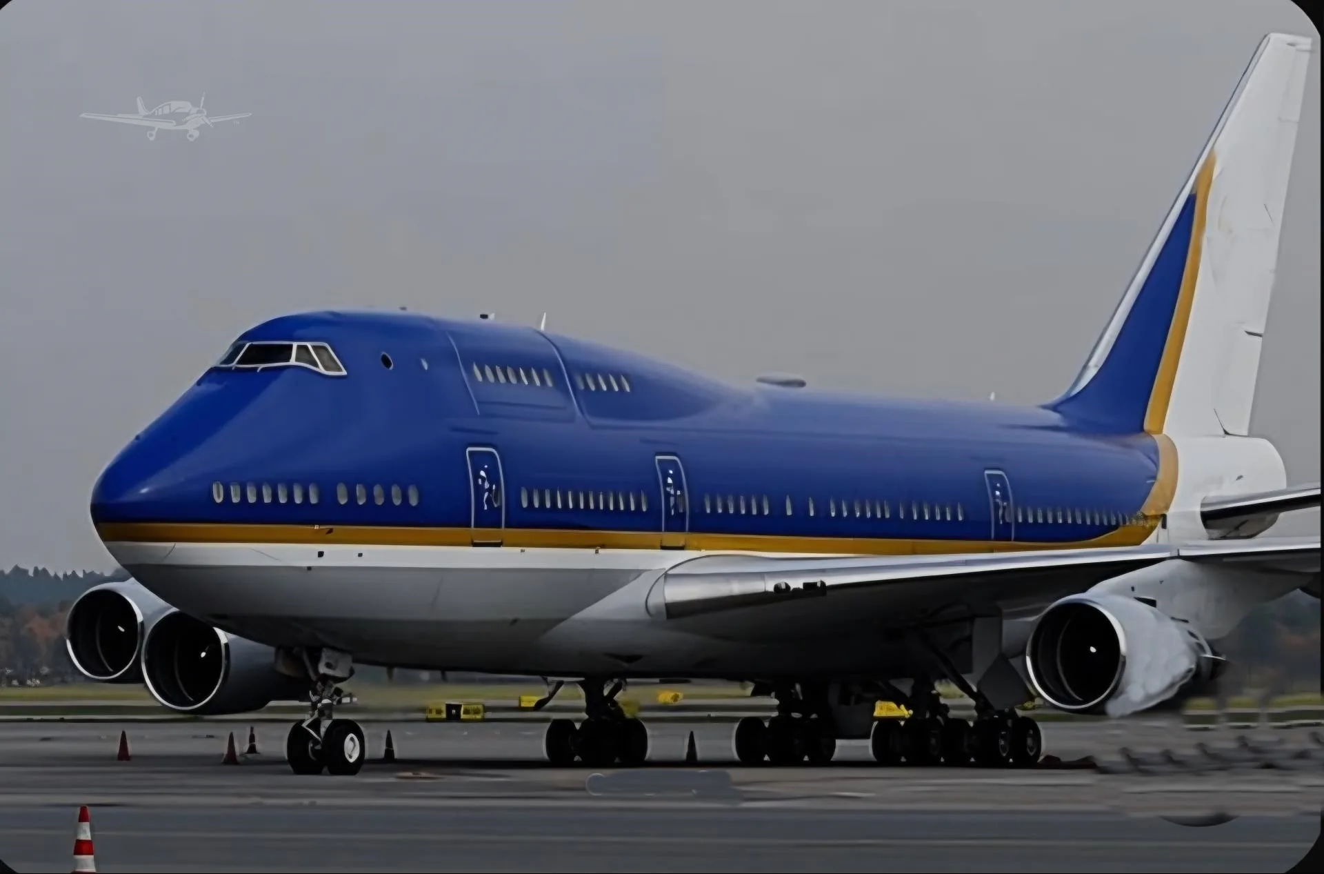 Exterior view of a 1995 BOEING 747-SP, N7477S.