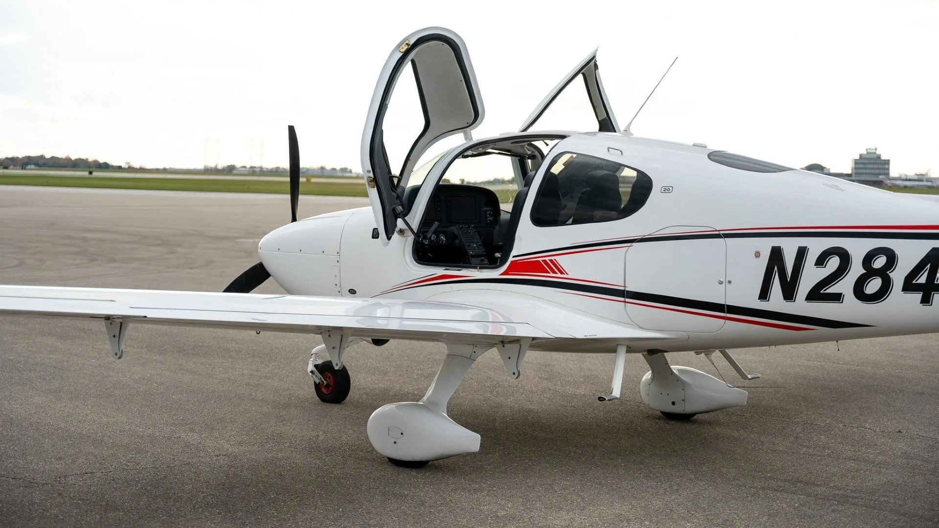 Exterior view of a 2022 CIRRUS SR20-G6, N284DP.