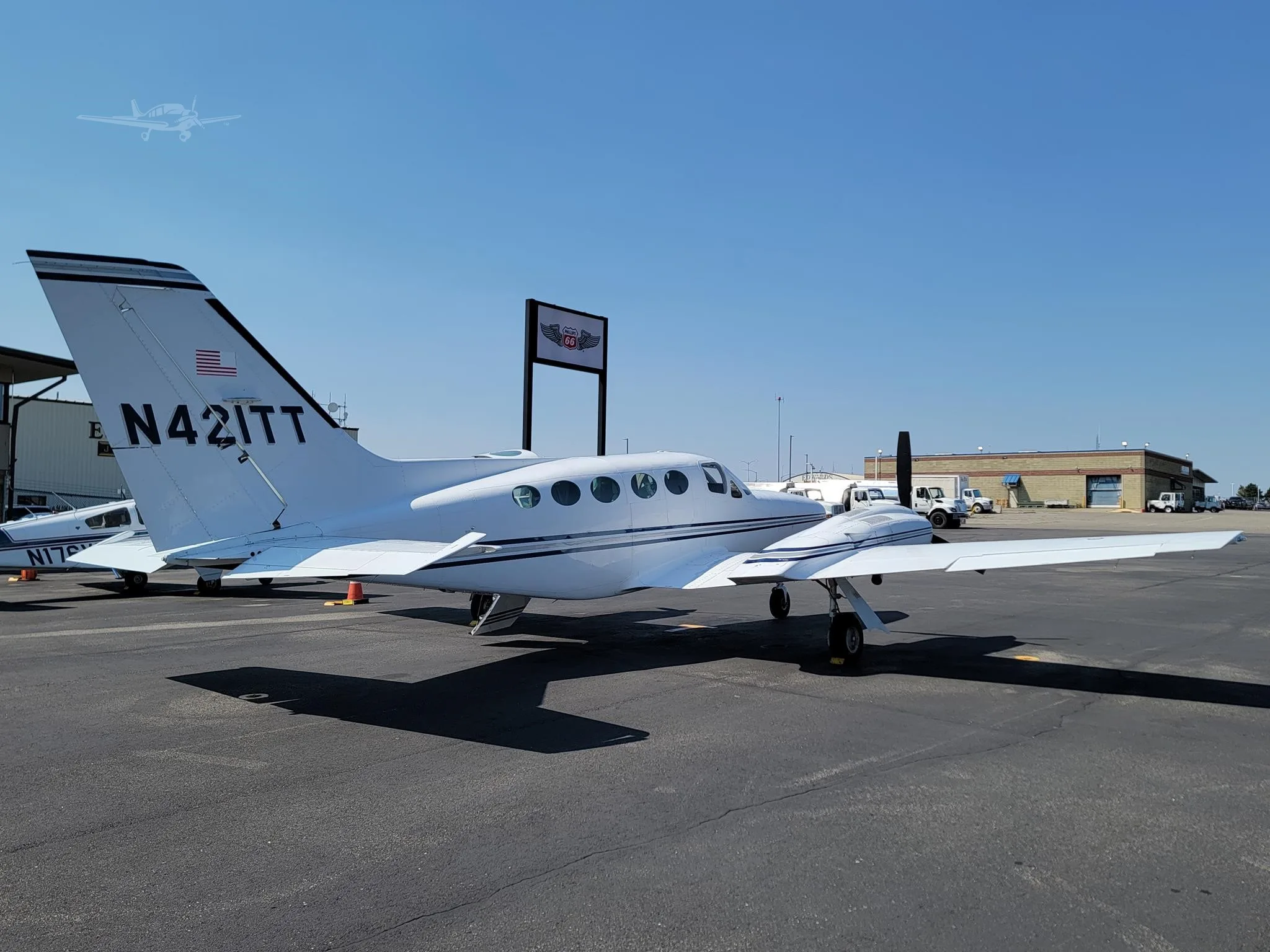 Exterior view of a 1976 CESSNA 421C, N421TT.