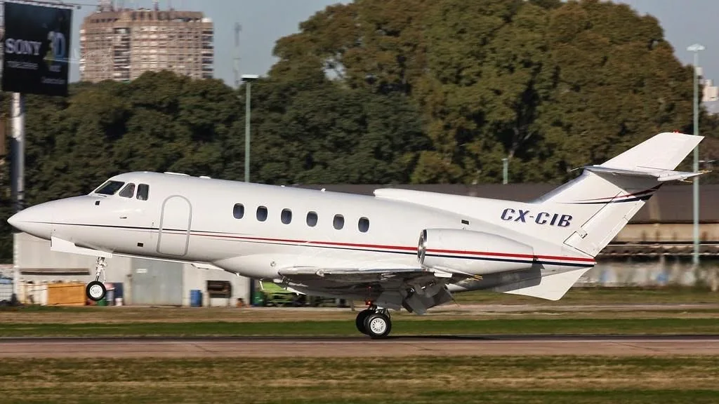 Exterior view of a 1979 HAWKER 700A, CX-CIB.