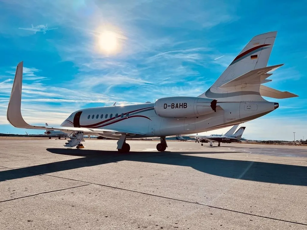 Exterior view of a 2012 DASSAULT FALCON 2000LX.