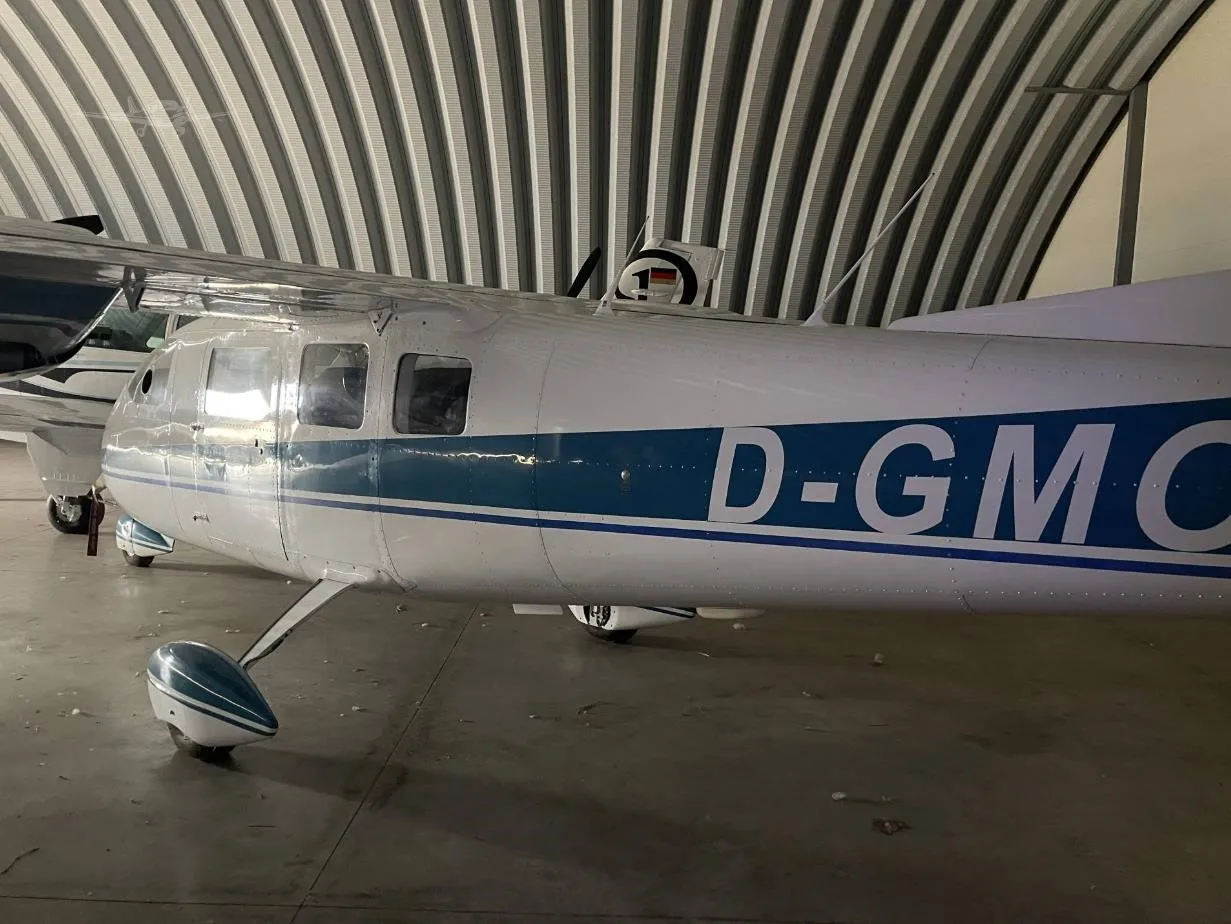 Exterior view of a 1978 PARTENAVIA P.68B, D-GMOL.