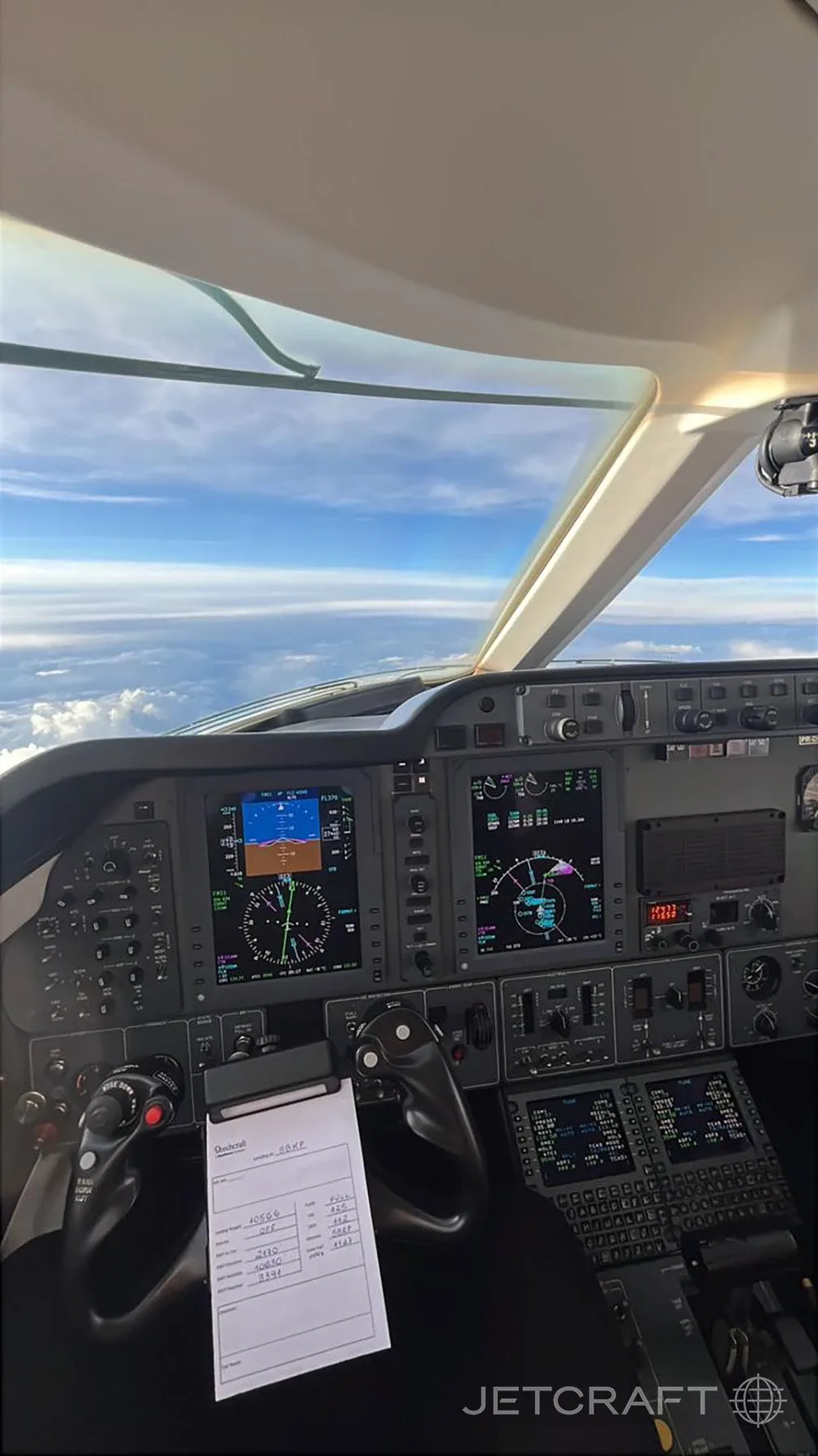 Cockpit and instrument panel of a Beechcraft Premier 1/1A.