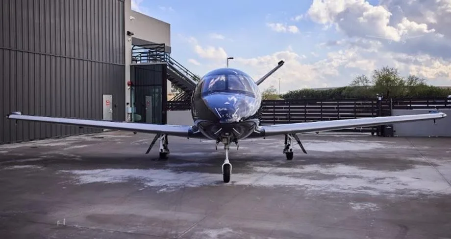 Exterior view of a 2023 CIRRUS VISION SF50-G2+, N513NG.