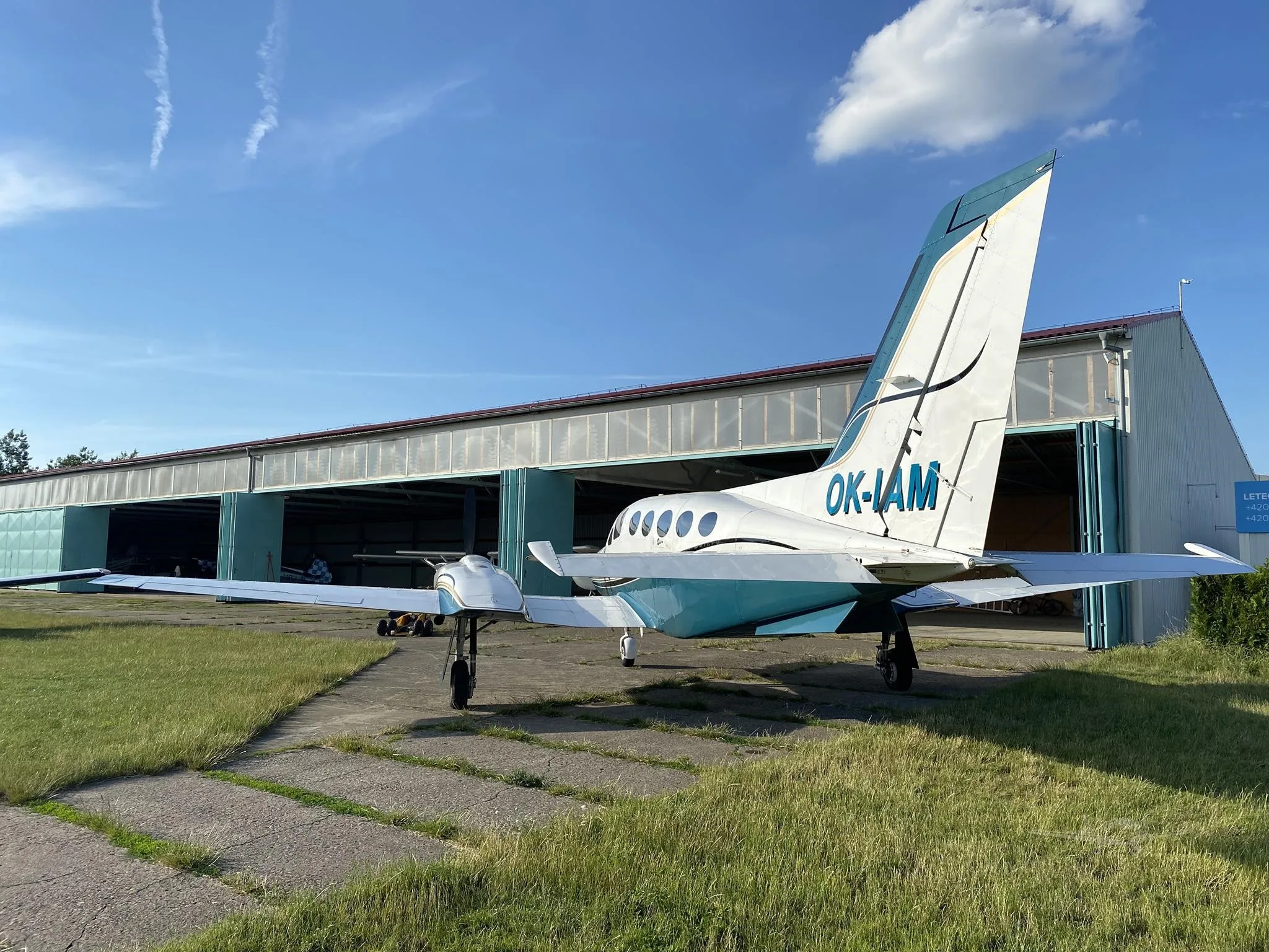 Exterior view of a 1982 CESSNA 421C.