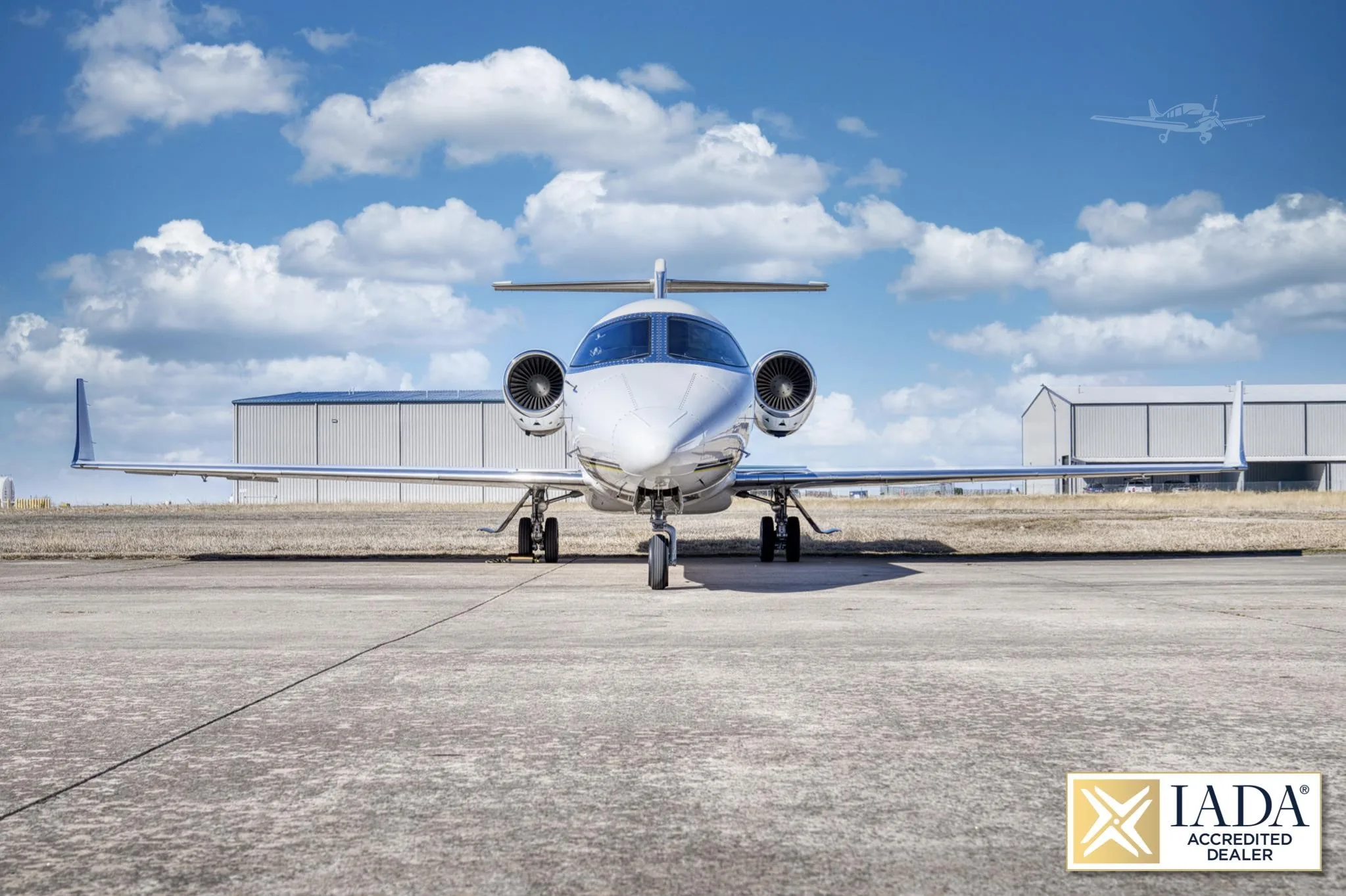 Exterior view of a 2005 LEARJET 45XR, N275ER.