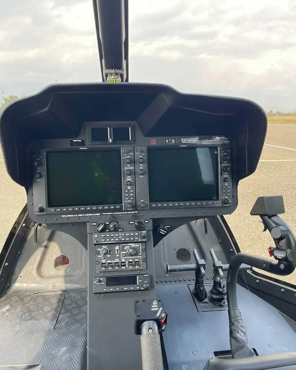 Avionics suite of a 2026 Bell 505 Jet Ranger X.