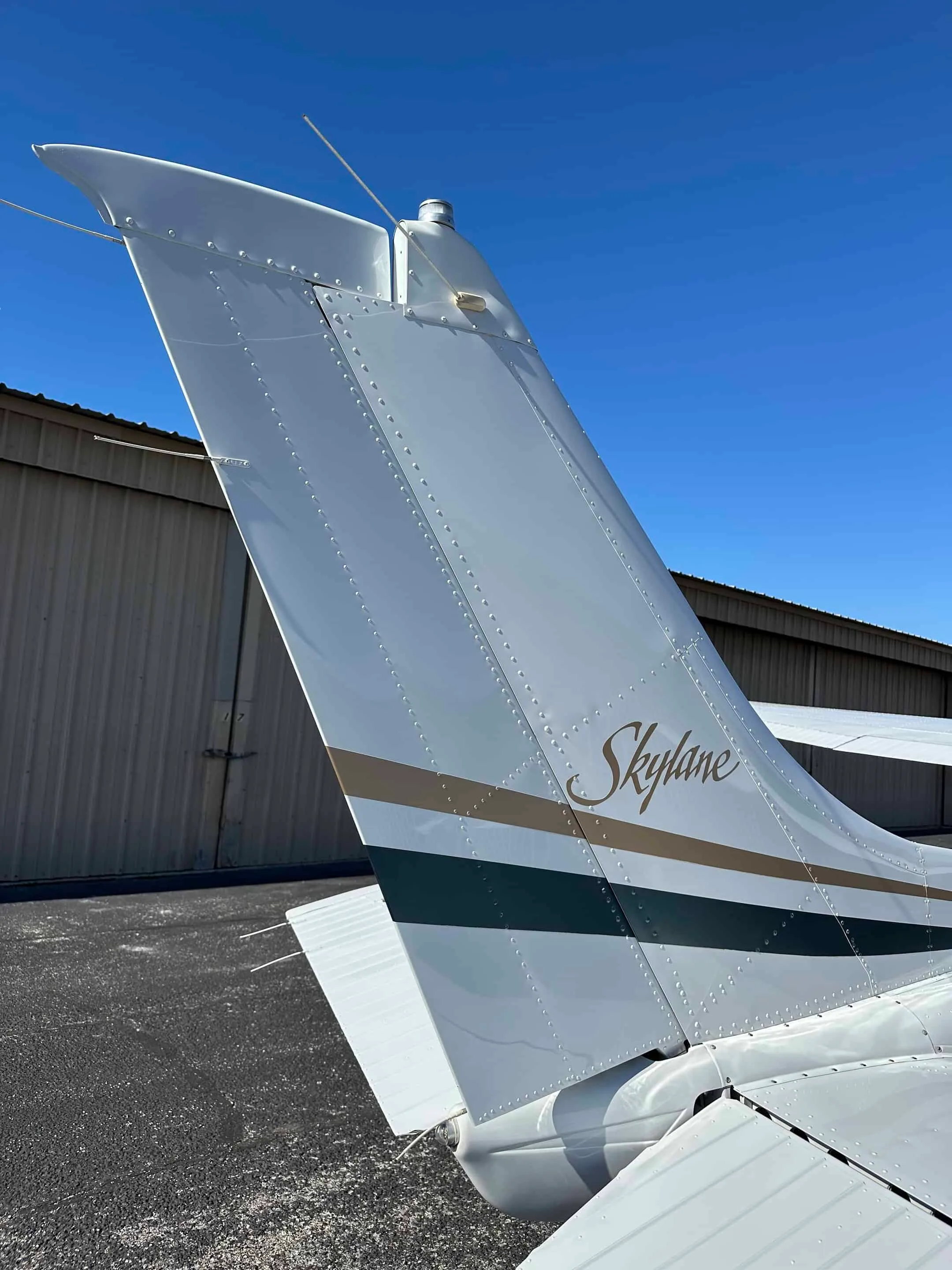 Exterior view of a 1998 Cessna 182S, N3314S.