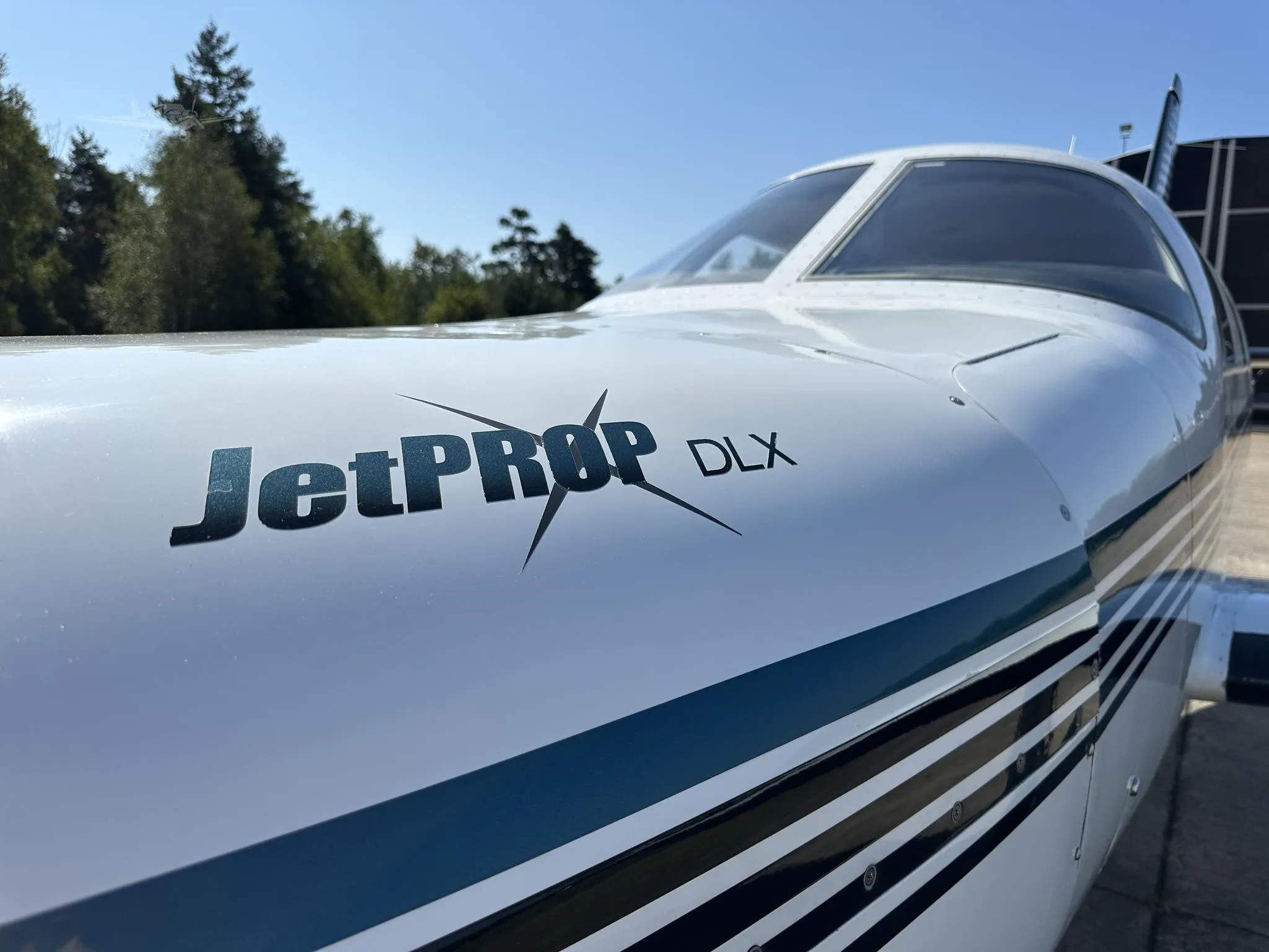 Exterior view of a 1998 PIPER JETPROP, D-EGAC.