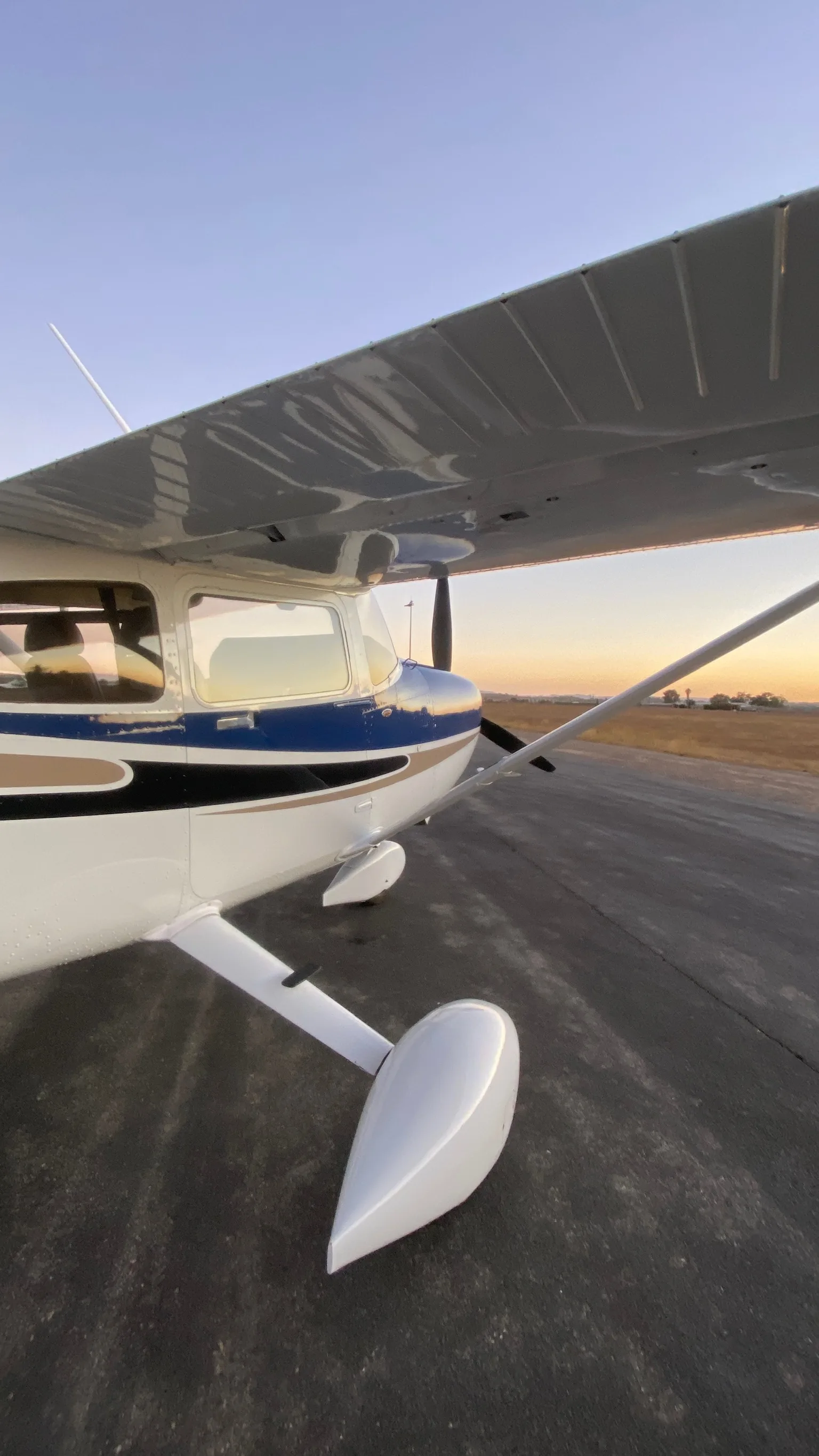 Exterior view of a 2004 Cessna T182T, N2118J.