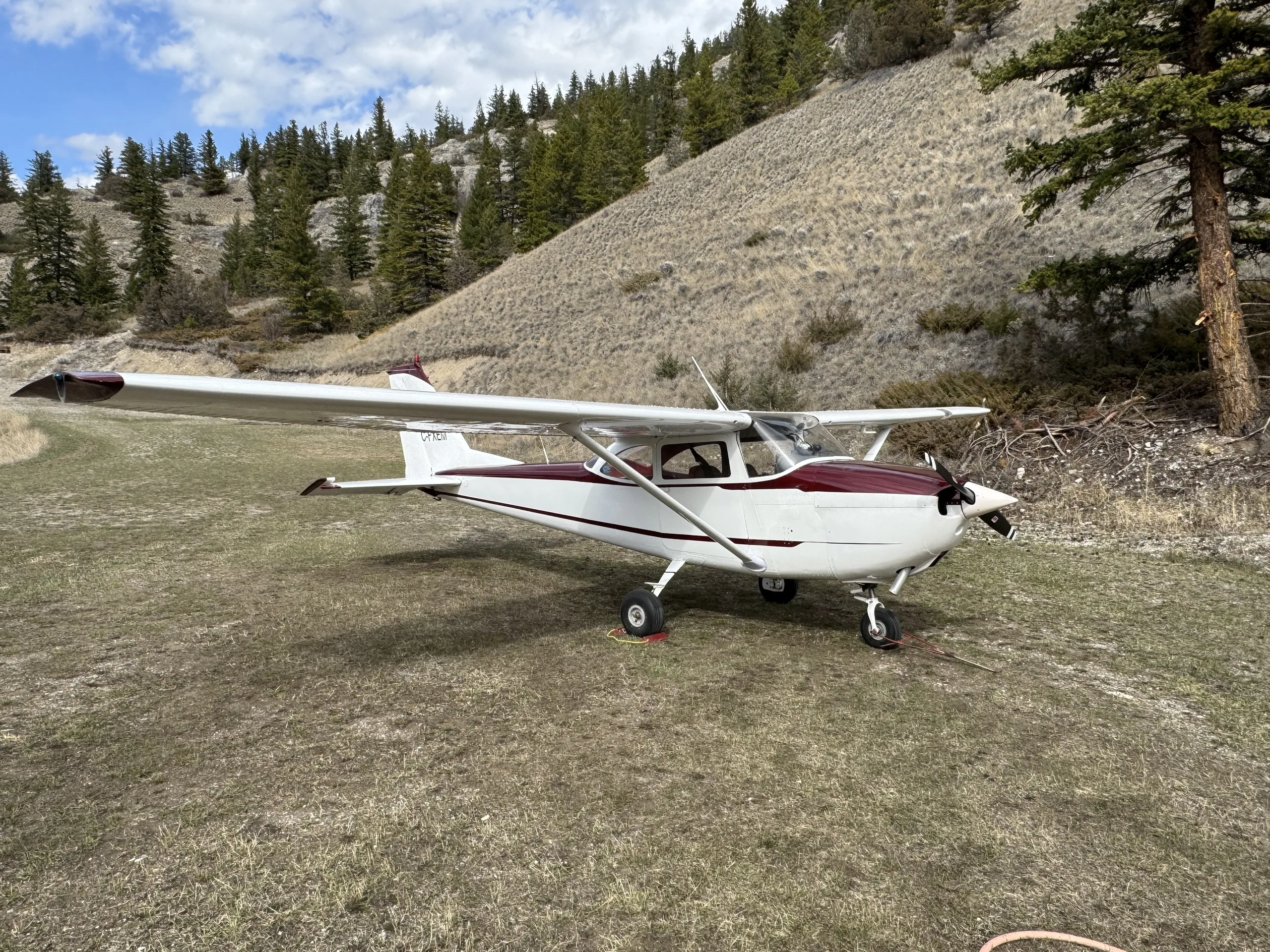 Cockpit and instrument panel of a 1968 Cessna 172I.