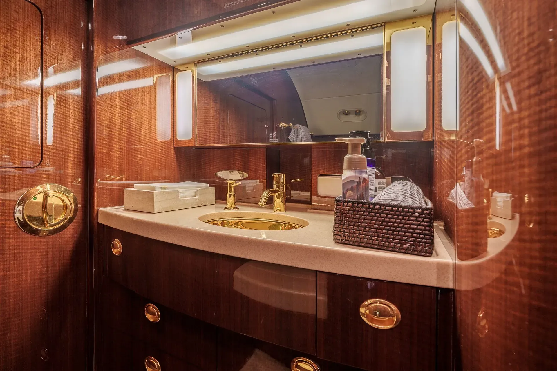 Cabin interior of a 2005 Gulfstream G350.