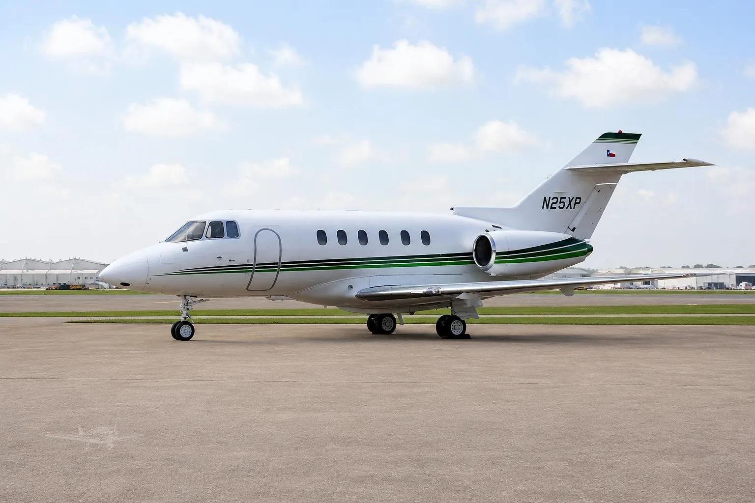 Exterior view of a 2002 HAWKER 800XP.