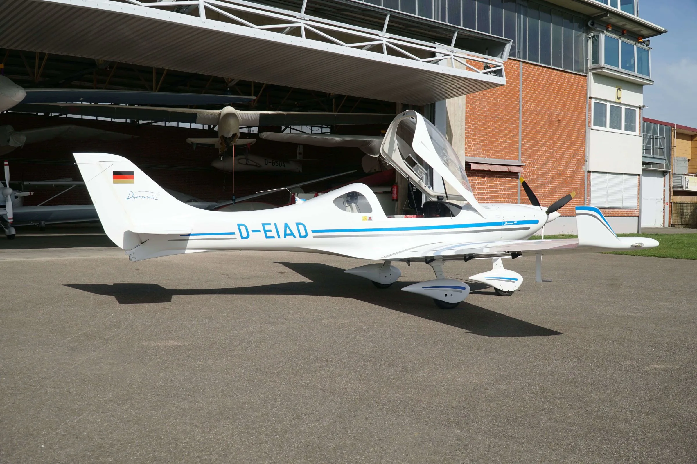 Exterior view of a 2018 Aerospool WT9 Dynamic LSA.