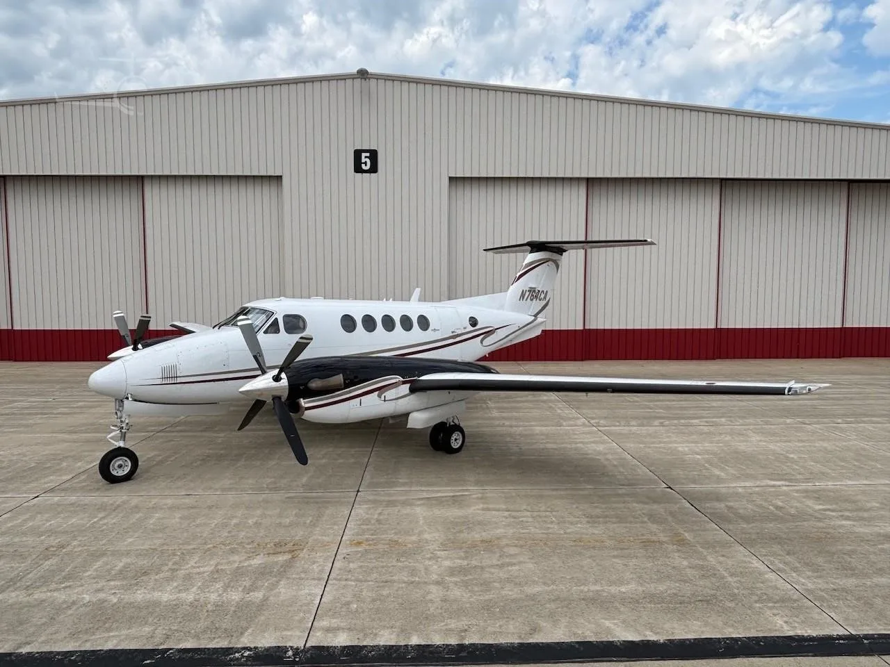 N764CA - 1991 Beechcraft King AIR B200