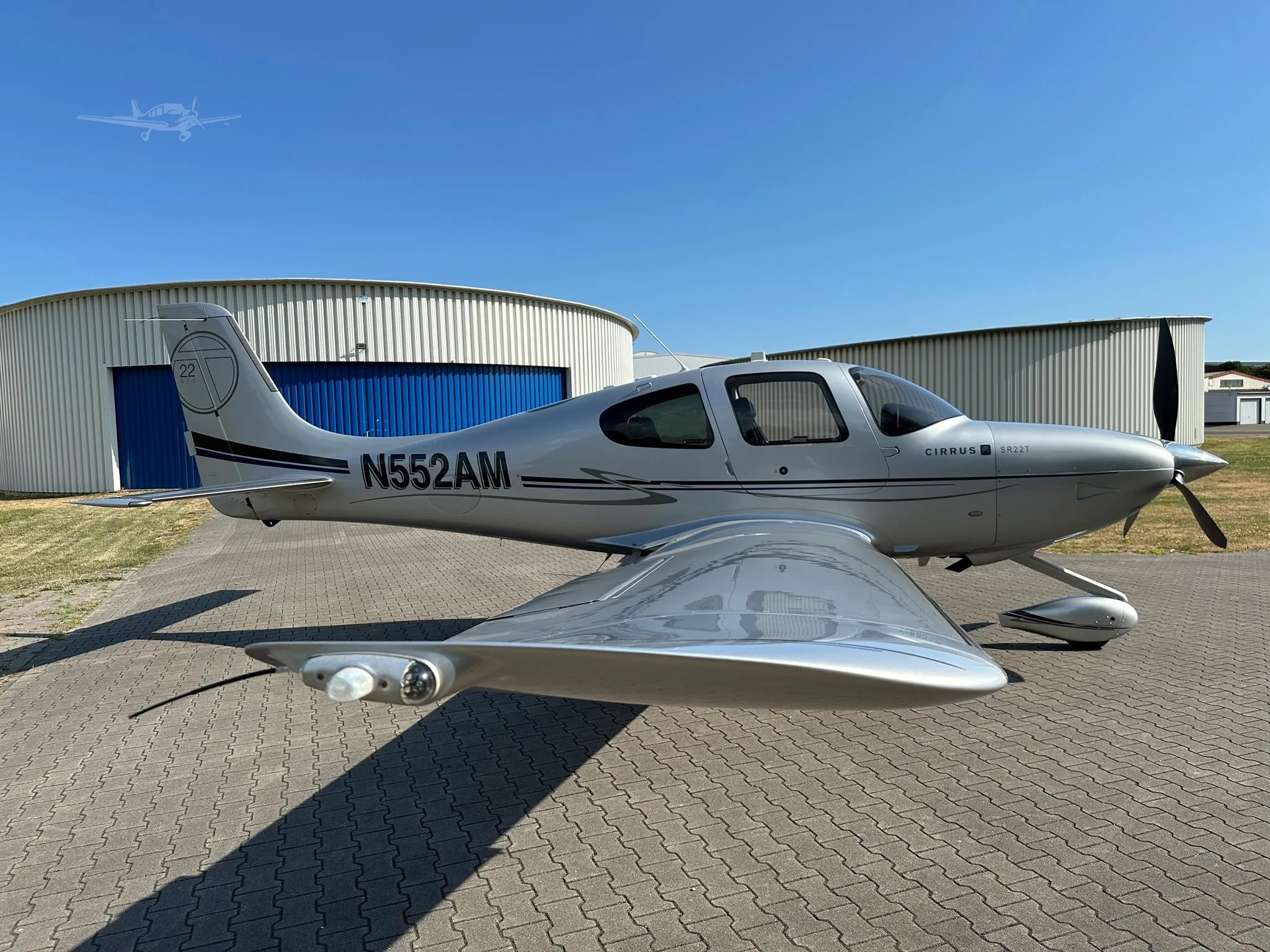 Exterior view of a 2011 CIRRUS SR22 TURBO, N552AM.