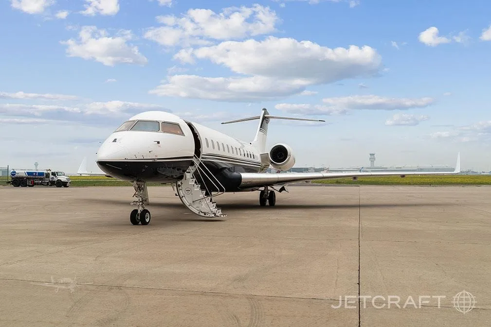 Exterior view of a 2013 BOMBARDIER GLOBAL 6000.