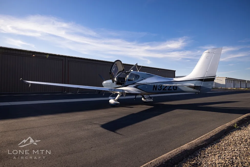 Cabin interior of a 2024 Cirrus SR22T G7.