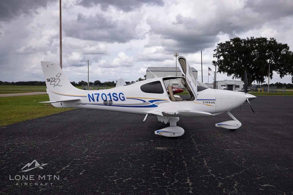 Cabin interior of a 2004 Cirrus SR22 G2 GTS.