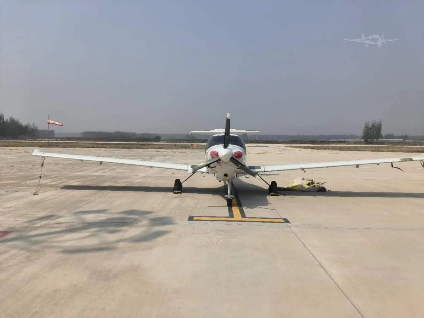 Exterior view of a 2014 DIAMOND DA40 D, B-0207.
