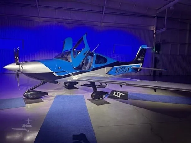 Marketing image of a 2024 Cirrus SR22-G7 Turbo.
