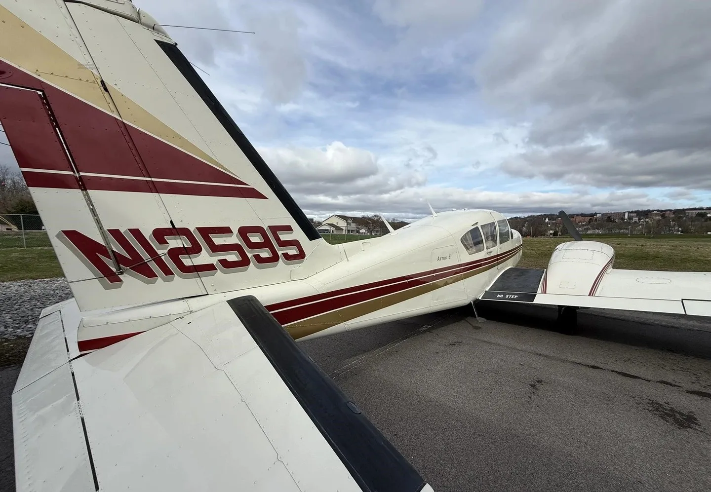 Exterior view of a 1971 Piper PA-23-250 Aztec E.
