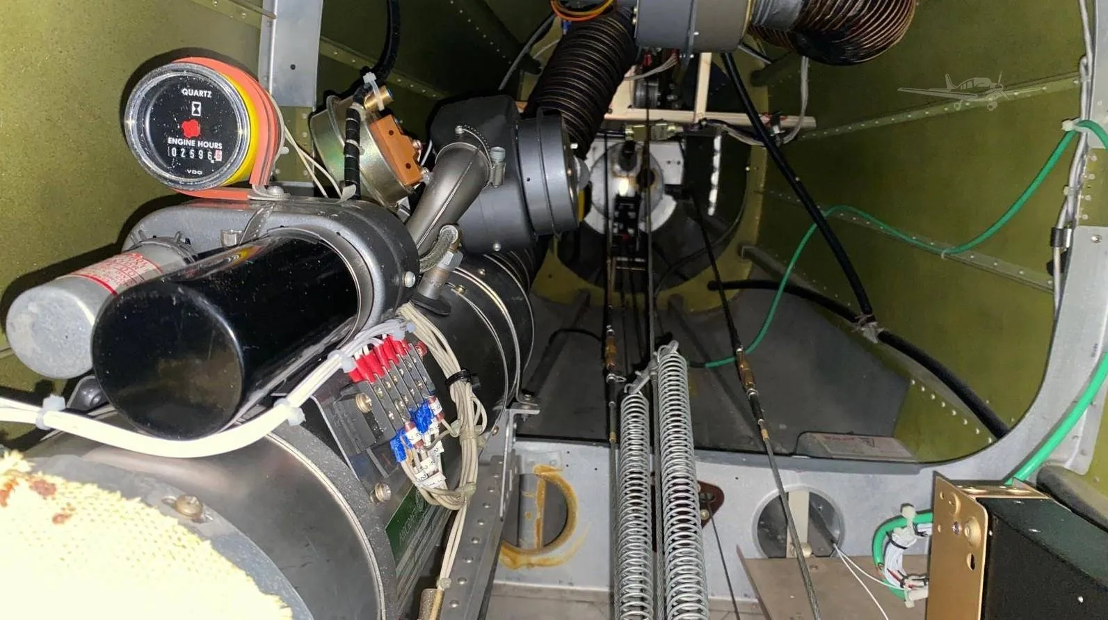 Cockpit and instrument panel of a 1984 PIPER SENECA III.