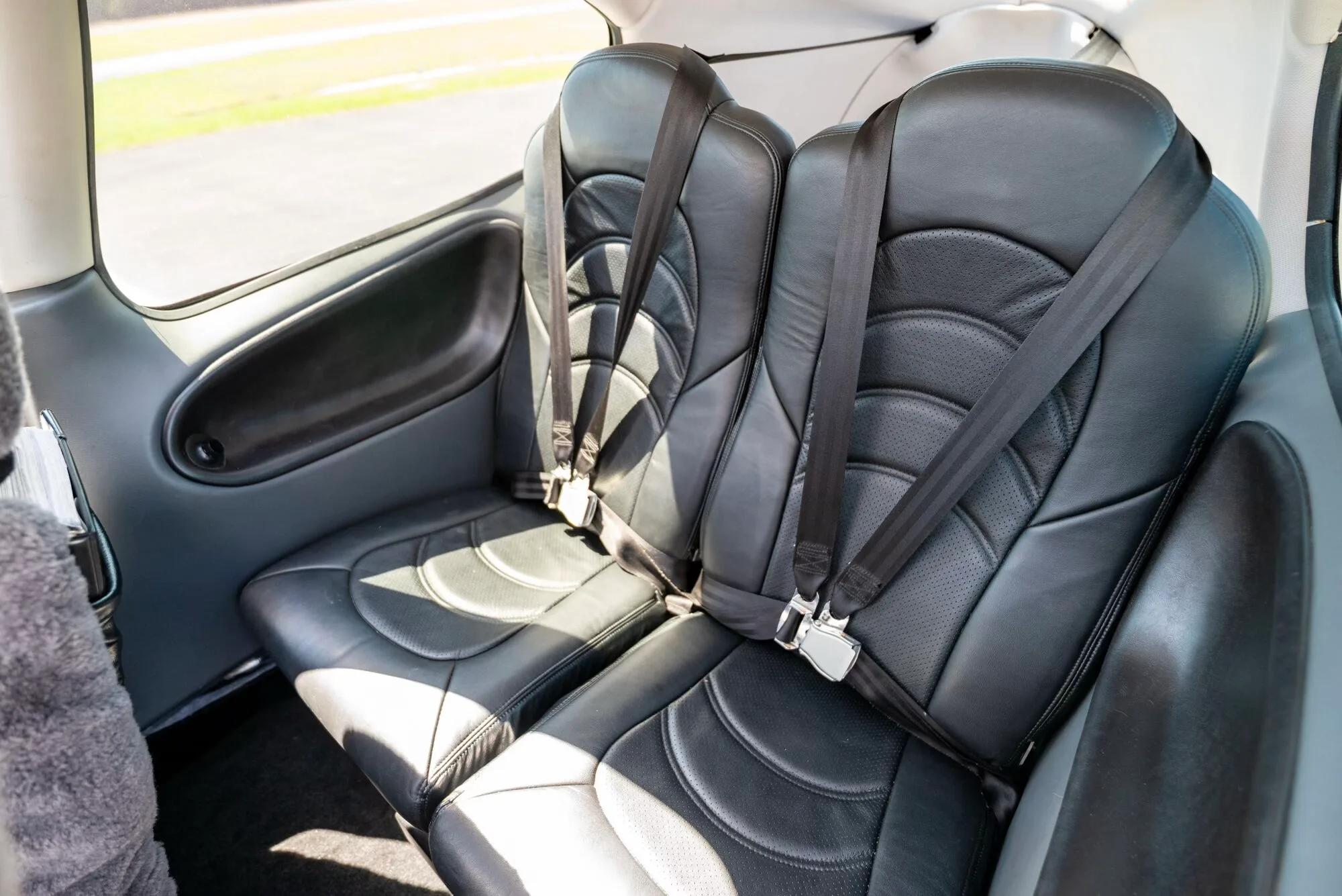 Cabin interior of a 2005 Cirrus SR22-G2 GTS.