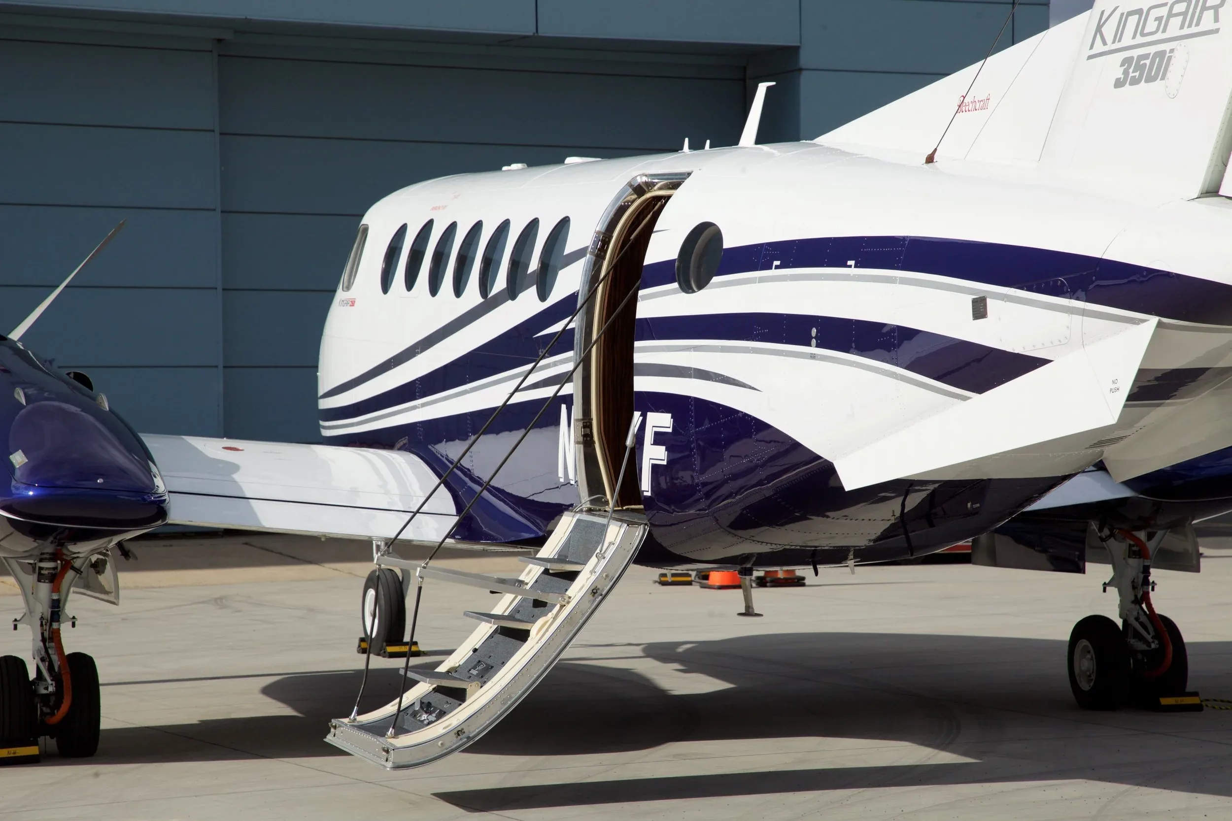Cockpit and instrument panel of a 2015 Beechcraft KING AIR 350i — Carolina Jet.