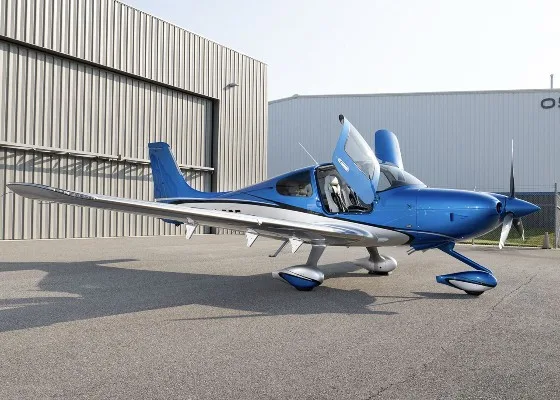 Exterior view of a 2025 Cirrus SR22-G7, N35PE.