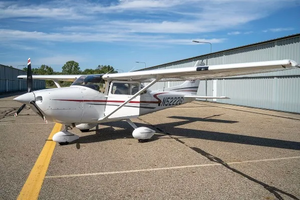 Exterior view of a 2002 Cessna 182T.